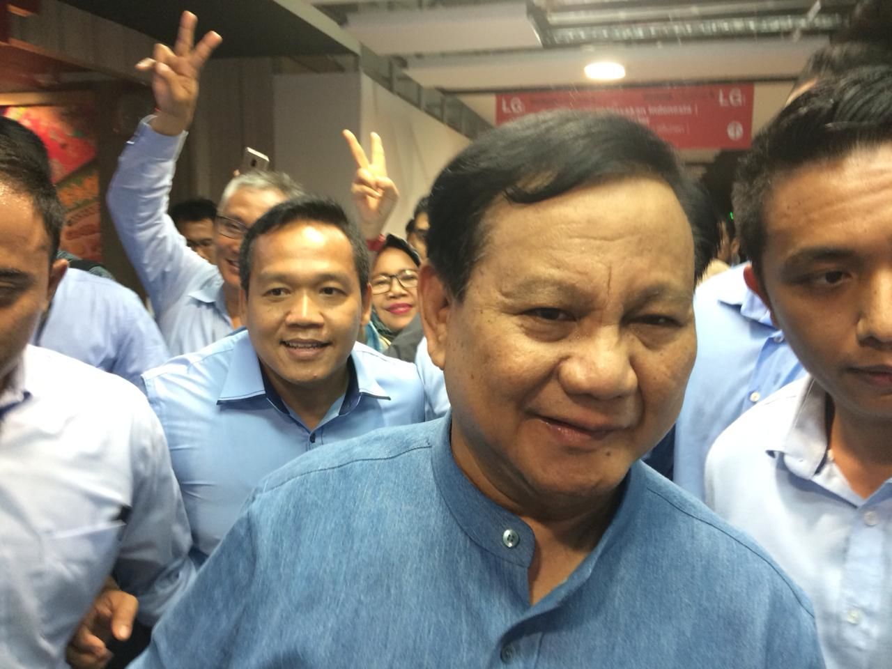 Ditemui Mantan Istri, Begini Momen Canggung Prabowo