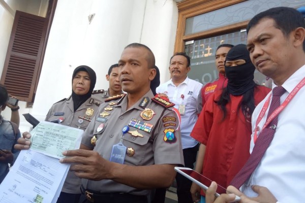 Diancam Cerai Suami karena Tak Punya Anak, Wanita Ini Pilih Beli Bayi