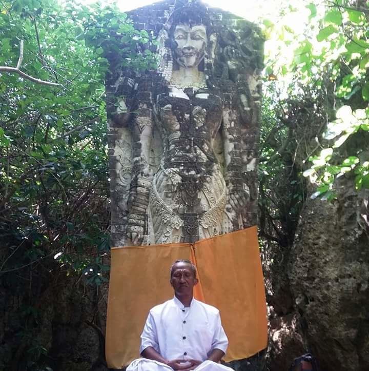 Mengunjungi Pura Lebaoh Nusa Ceningan, Cocok Untuk Yoga & Meditasi