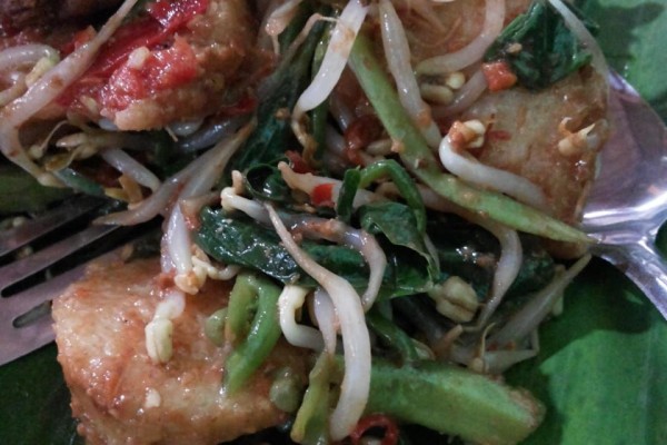 6 Makanan Khas Bali yang Populer Selain Ayam Betutu