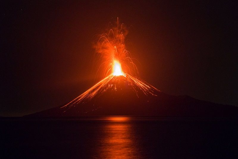 Warning! Gunung Anak Krakatau Naik Status jadi Level 3 Siaga