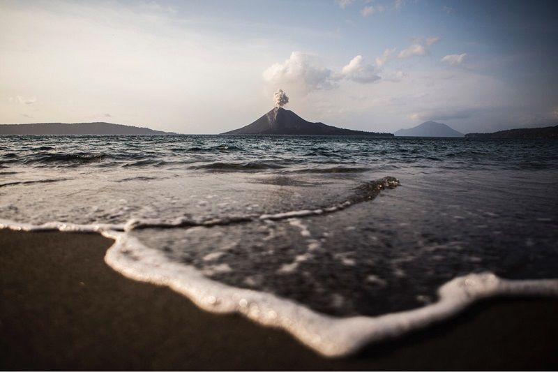 Gunung Anak Krakatau Kembali Erupsi, Status Masih Level III Siaga