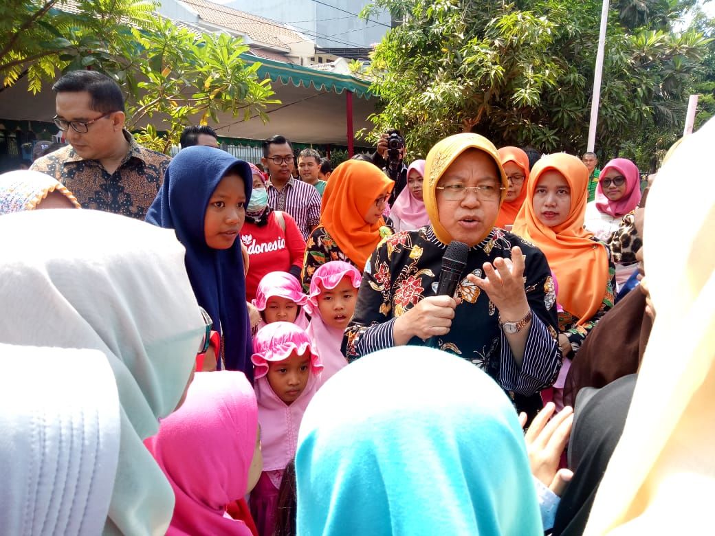 Risma Ajak Warga Surabaya untuk Ciptakan Lingkungan Aman Bagi Anak
