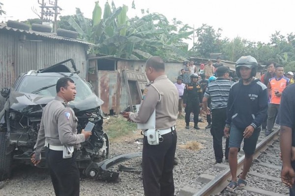 Kereta vs Pajero, Polisi Panggil Masinis