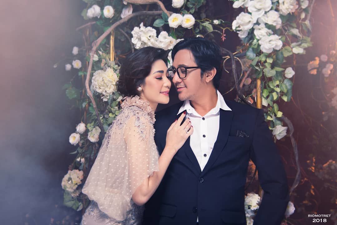 10 Potret Elegan Pasangan Selebriti Hasil Jepretan Rio Motret 