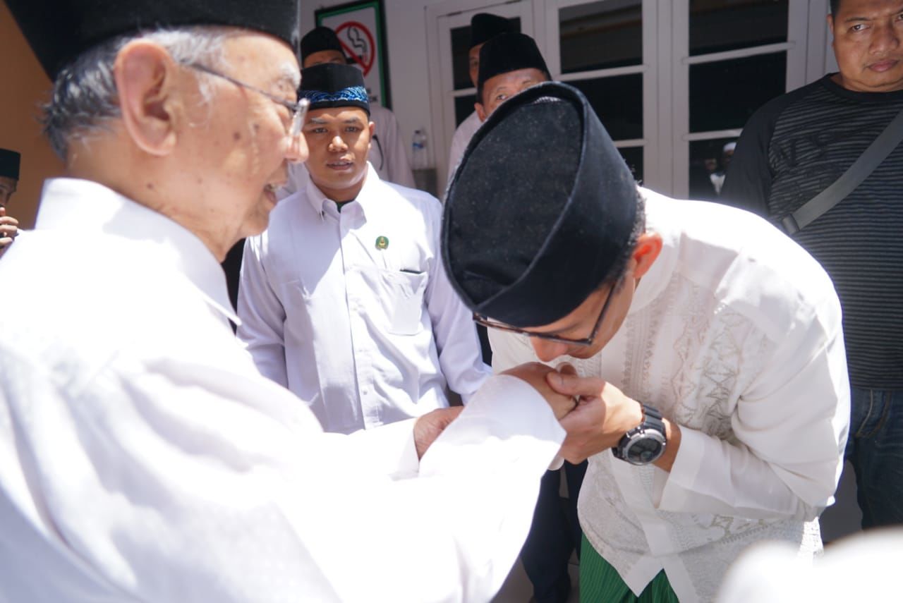 Kunjungi Ponpes Tebuireng, Prabowo-Sandi Dapat Pesan dari Gus Sholah