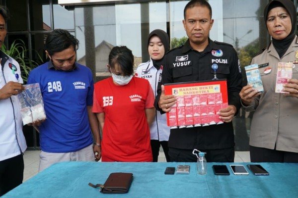 Gerebek Pasutri, Polrestabes Surabaya Sita Sabu Seharga Rp90 Juta