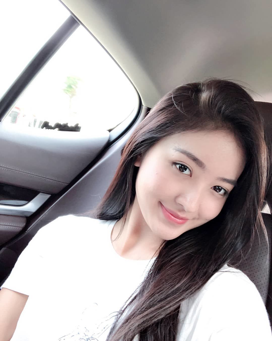 Ratu Sinetron, Ini 10 Gaya Sederhana Natasha Wilona Tanpa ...