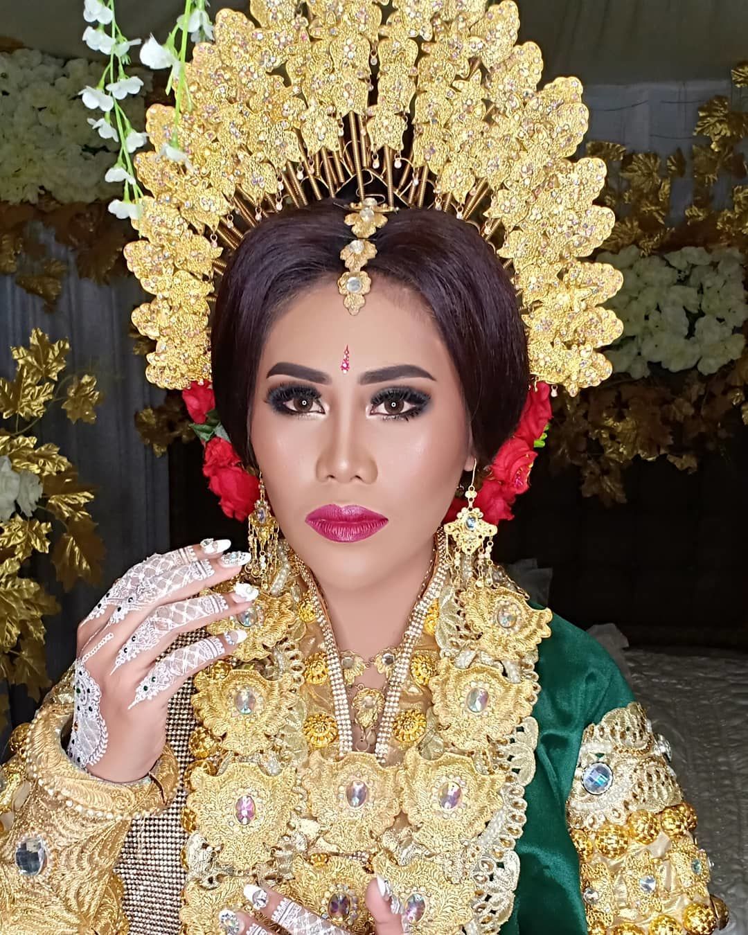 14 Inspirasi Pernikahan Adat Bugis Ala Evi Masamba Klasik Nan Meriah