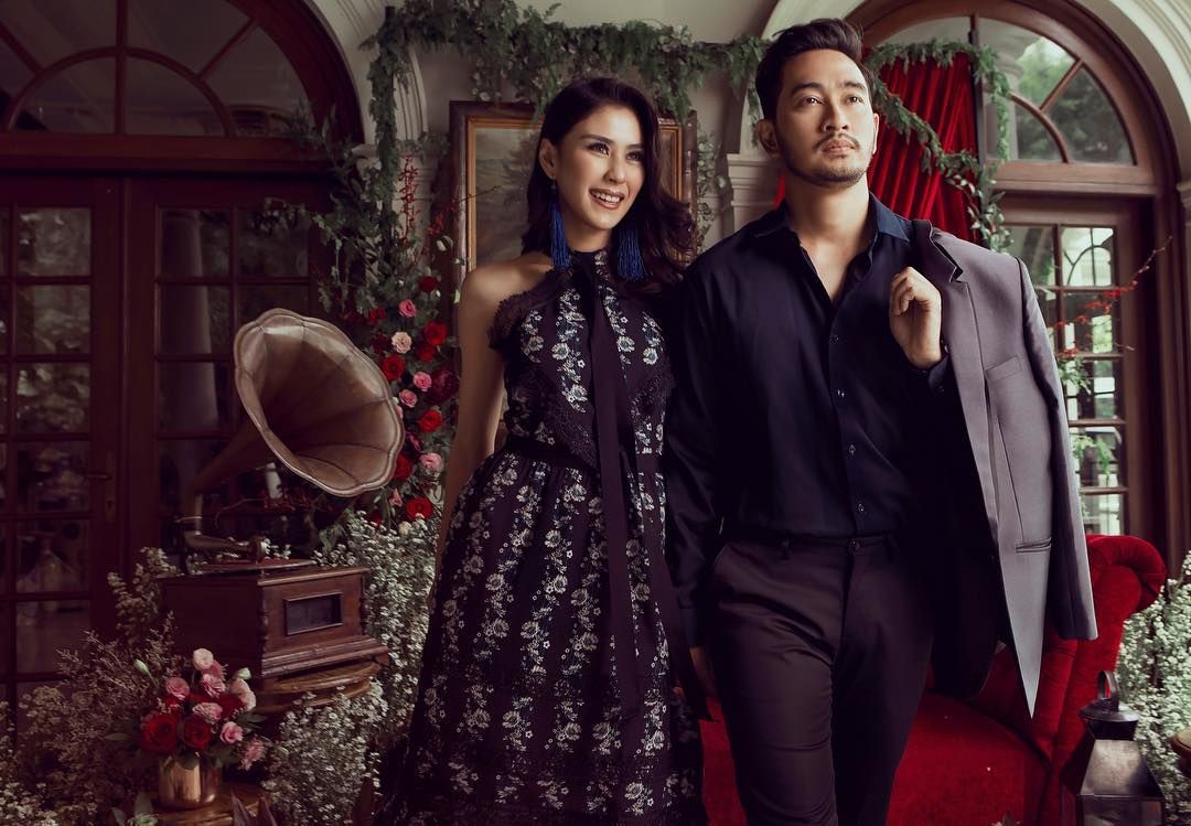 Kasual Sampai Baju Adat 12 Ide Foto Prewedding Seleb Ini Kece Ditiru