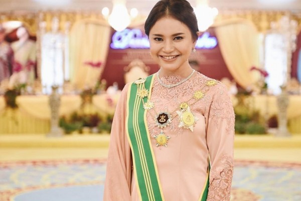 10 Potret Anggun Rossa Dapat Penghargaan Jadi Dato Sri di Malaysia