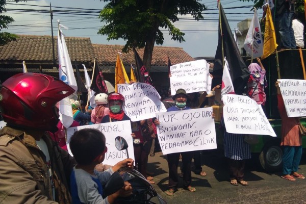 Pedagang Bekas Pasar Stasiun Ponorogo Unjuk Rasa, Ini Tuntutannya