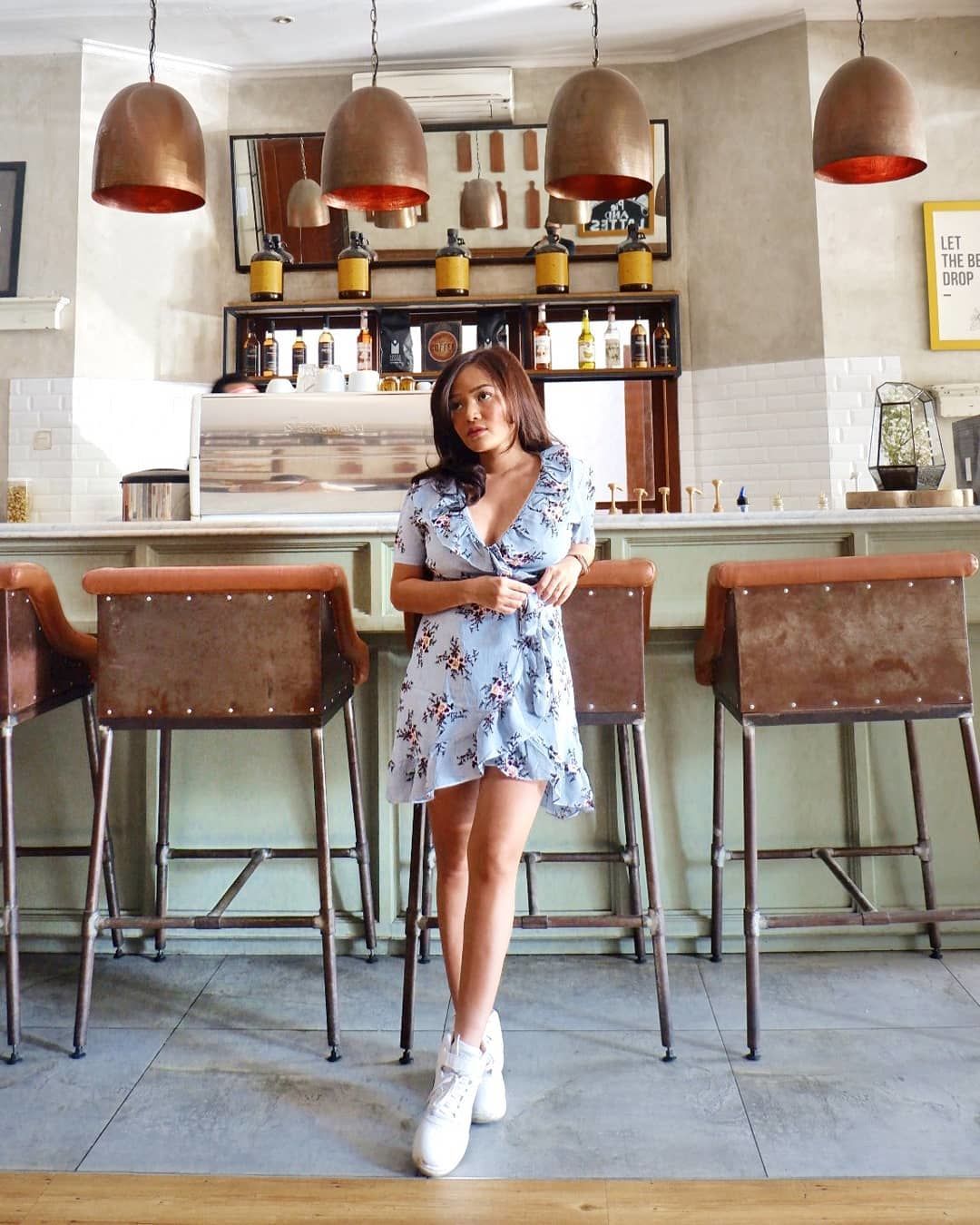 10 Inspirasi OOTD Kece ala Beauty Vlogger Indonesia, Gampang Disontek!