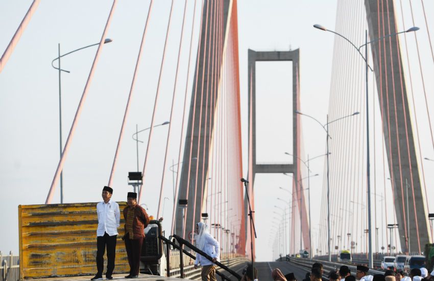 Tabrak Lari di Jembatan Suramadu, Satu Orang Meninggal Terjepit Mobil