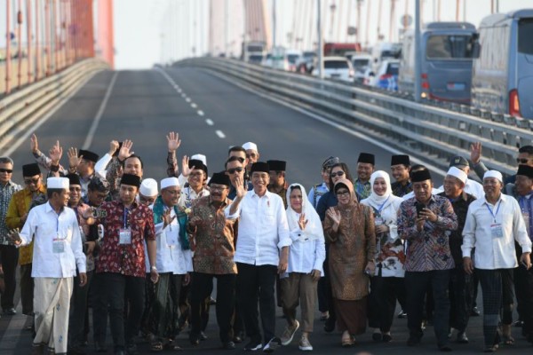Pengusaha Kapal Mengeluh Suramadu Gratis, Jokowi: Urusannya Gubernur