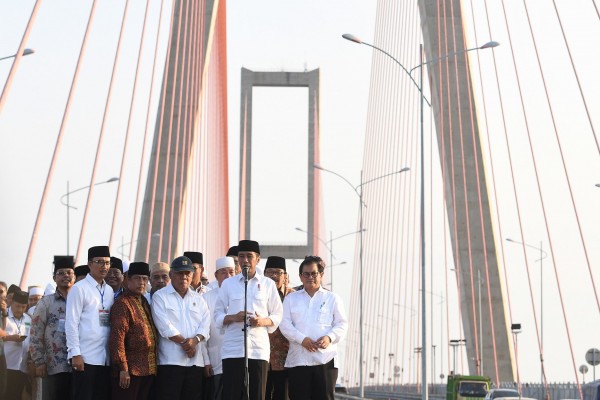 Gratisnya Suramadu Dinilai Alat Kampanye Jokowi, Pengamat: Tak Masalah
