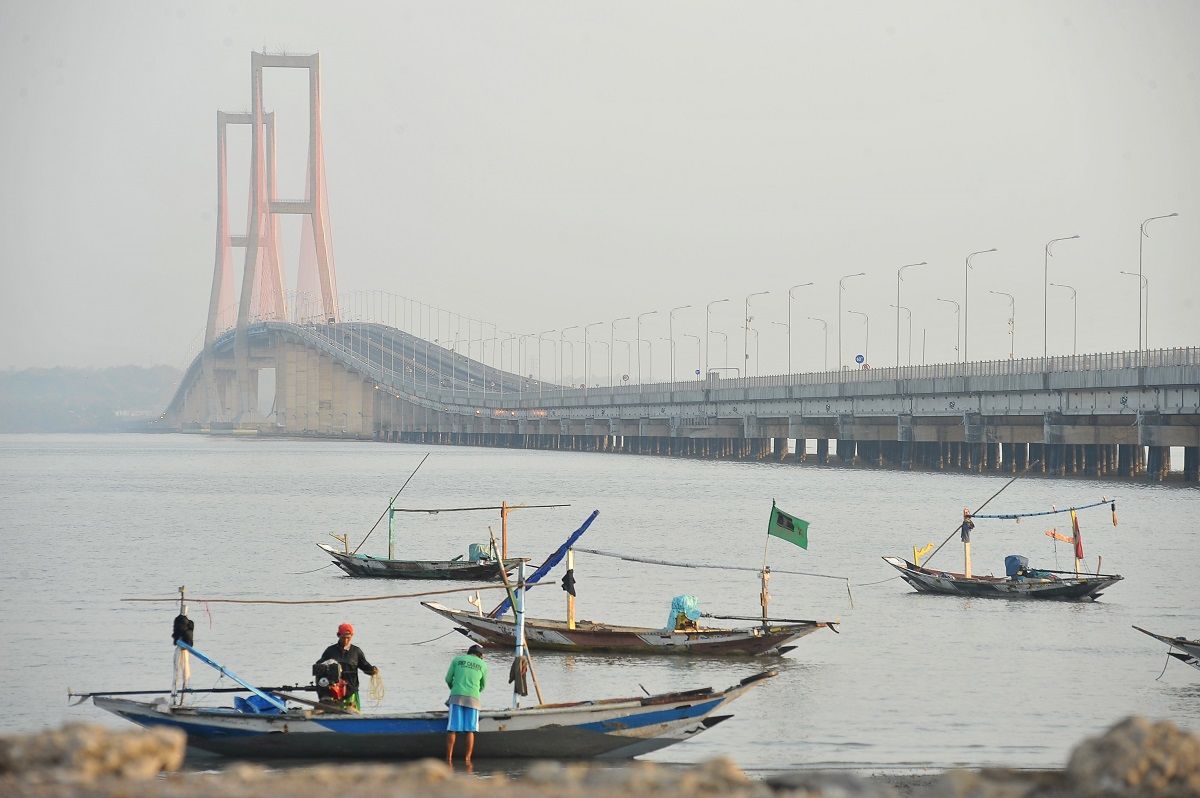 Polisi Cari Pria yang Ceburkan Diri di Jembatan Suramadu 