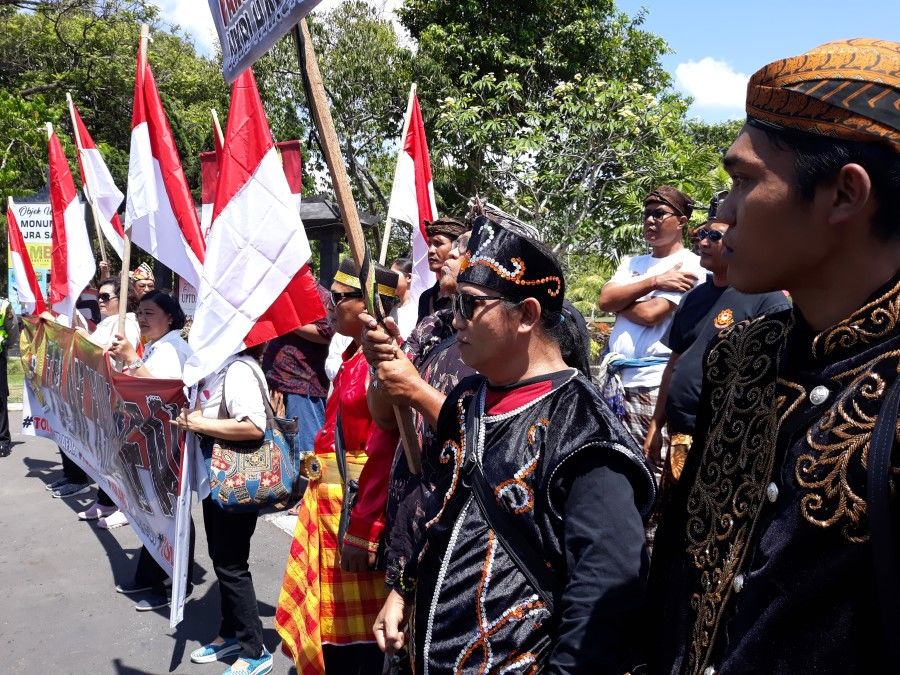 Puluhan Semeton Bali Gelar Aksi Damai Menolak HTI di Renon