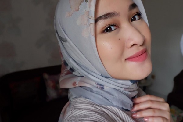 Flawless buat Silaturahmi Virtual! 10 Inspirasi Makeup buat Lebaran