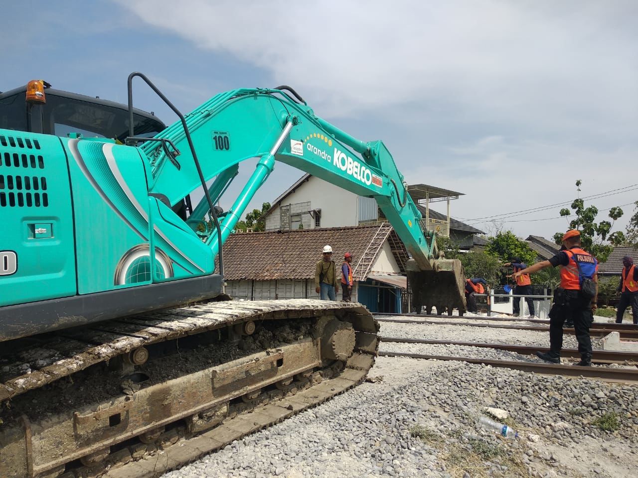 PT KAI Tutup Perlintasan Liar di Bojonegoro Usai Kereta Vs Angkot