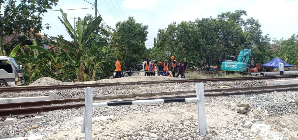 PT KAI Tutup Perlintasan Liar di Bojonegoro Usai Kereta Vs Angkot