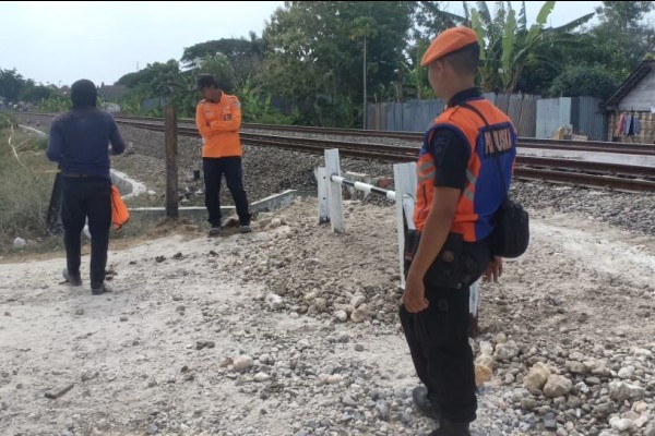 PT KAI Tutup Perlintasan Liar di Bojonegoro Usai Kereta Vs Angkot