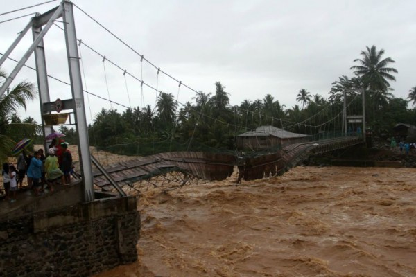 Video Ngeri Detik Detik Jembatan Hancur Oleh Banjir Bandang Sumbar
