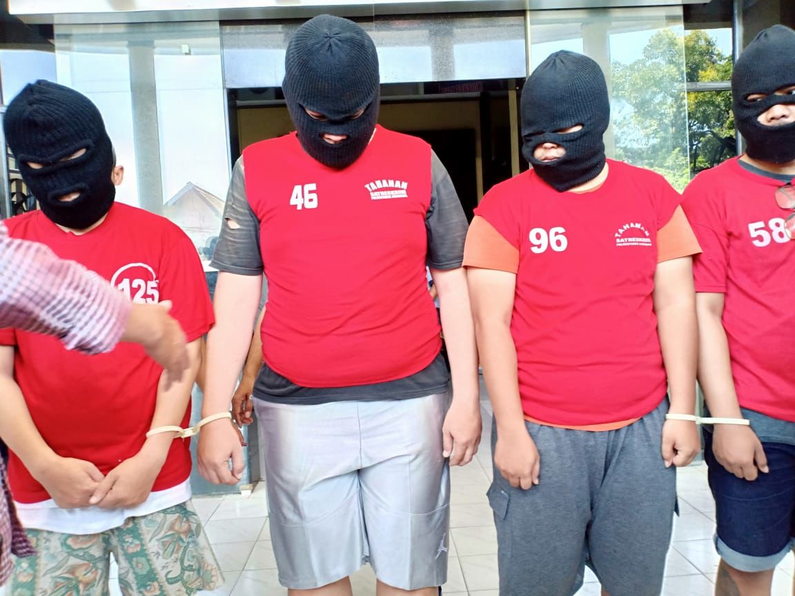 Polisi Bongkar Komplotan Order Fiktif Ojek Online di Surabaya