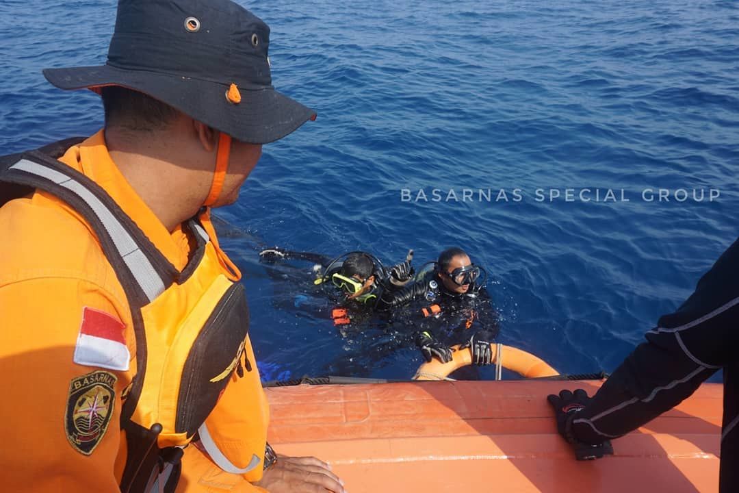 TNI AL Surabaya Bantu Pencarian 7 ABK Kapal yang Tenggelam di Sumbawa