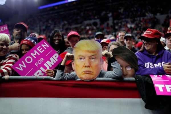 Demi Raih Suara, Trump 'Mainkan' Isu Imigrasi