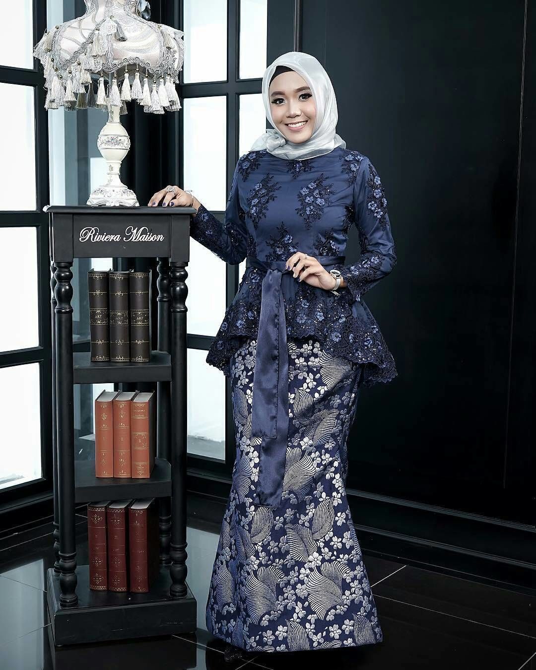 12 Inspirasi Kebaya Hijab Kekinian untuk Acara Wisuda 