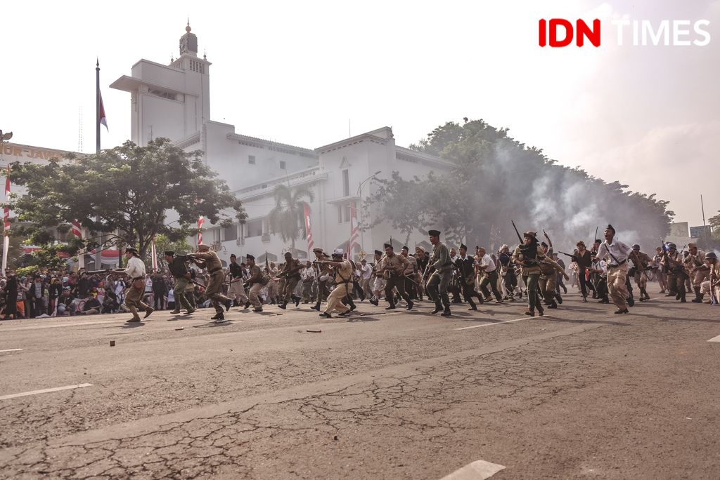 19 Potret Seru Parade Surabaya Juang 2018, Wali Kota Risma Bikin Heboh