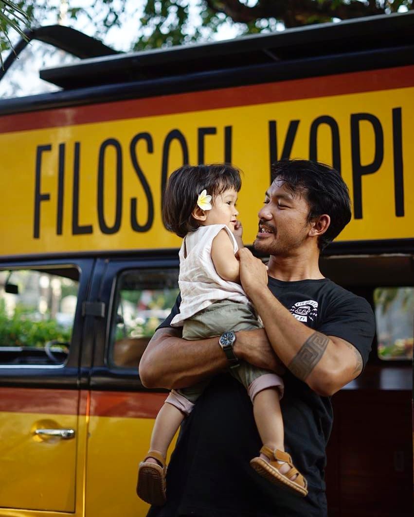 Kebapakan, 11 Selebriti Indonesia dengan Predikat Ayah Idaman