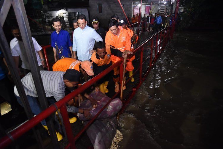 Kali Sunter Meluap, Ribuan Warga Jakarta Terdampak Banjir