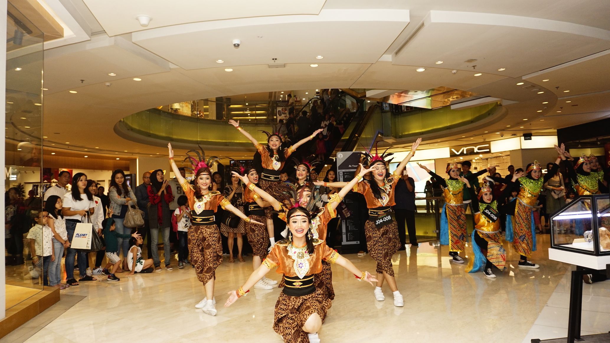 Wow Ribuan Penari Meriahkan Event Indonesia Menari 2018 Di Mall