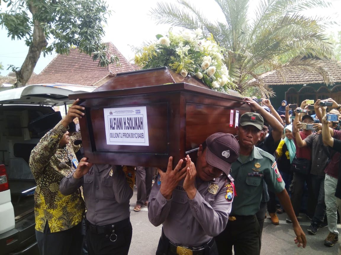 Perwakilan Lion Air Ikut Mengantar Alfiani ke Pemakaman