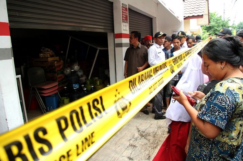 Polisi Gelar Rekonstruksi Pembunuhan Pemilik Toko Emas di Bandung 
