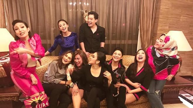 7 Momen Keakraban Luna Maya dan Syahrini, Bikin Susah Milih