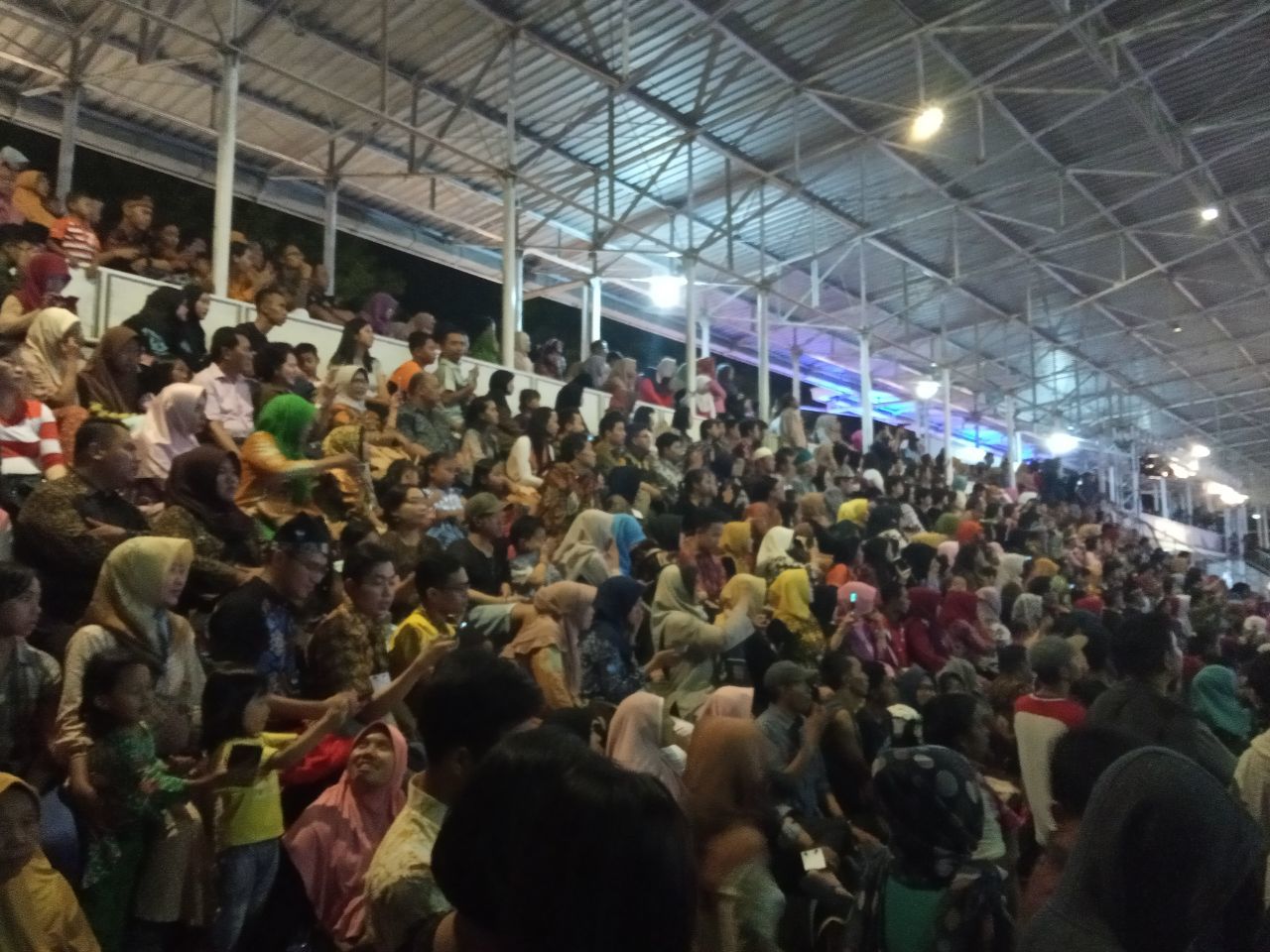 Melly Goeslaw Hipnotis Ribuan Penonton Saat Tampil di Banyuwangi 