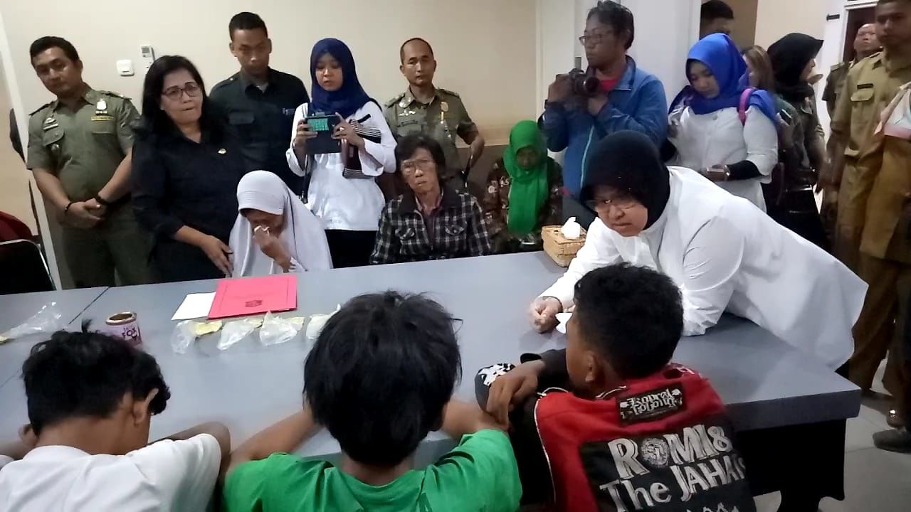 Duh, 5 Bocah di Surabaya Terciduk Bolos Sekolah dan Ngelem