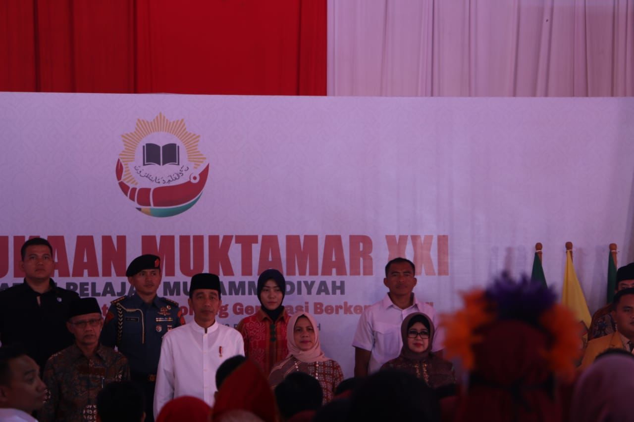 Jangan Minder, Jokowi Minta Pemuda Indonesia Tiru Nadiem Makarim