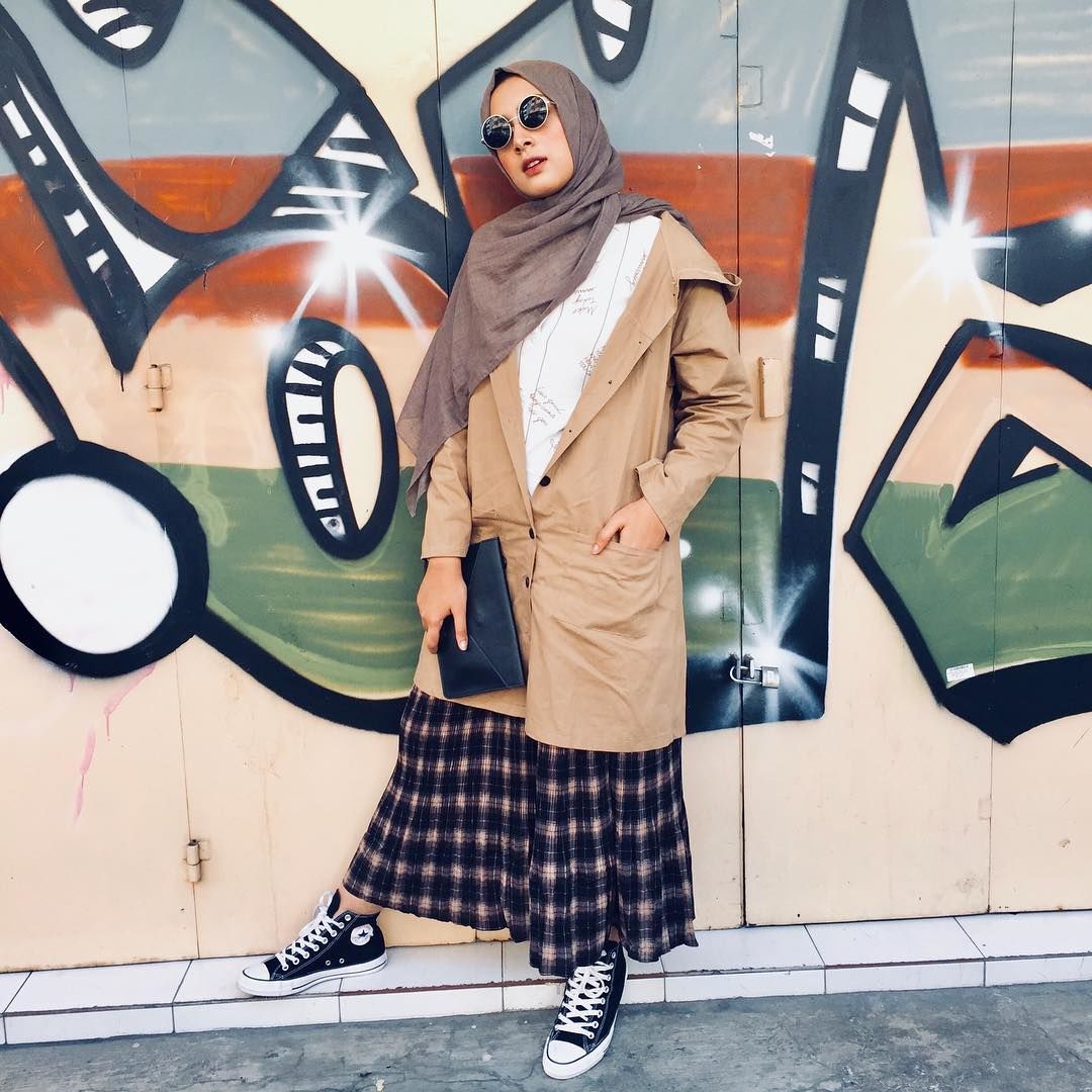 10 Gaya Liburan Ala Selebgram Hijab Bella Attamimi Gampang Disontek
