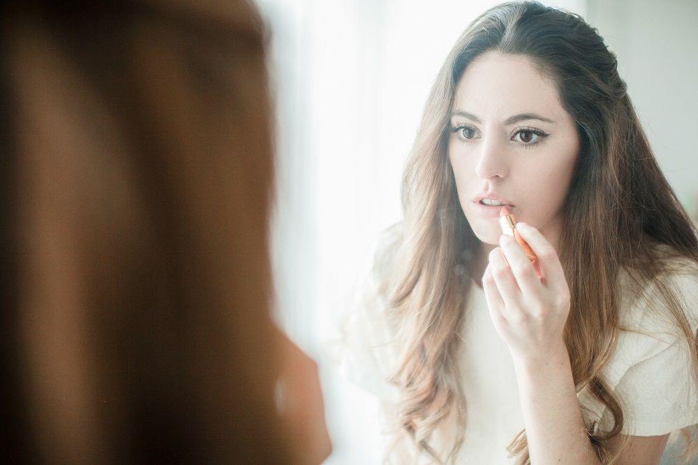 10 Tutorial Makeup Sederhana yang Bikin Wajah Awet Muda Bak Remaja