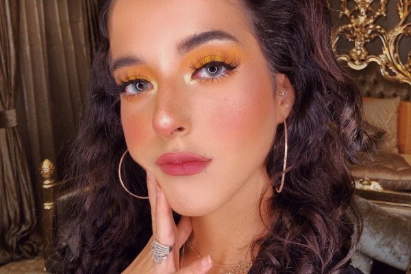 10 Potret Tasya  Farasya  dengan Bold Make  Up  Cetar Abis 