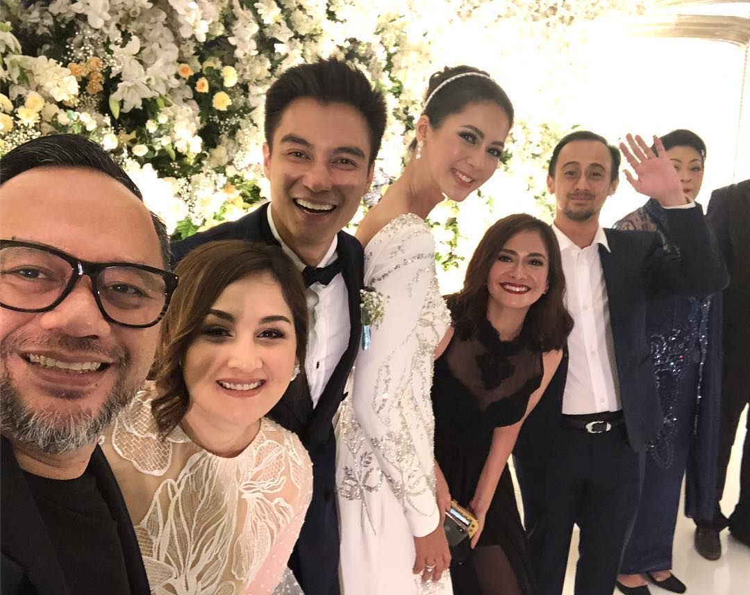 19 Gaya Para Artis saat Hadiri Resepsi Baim Wong dan Paula Verhoeven