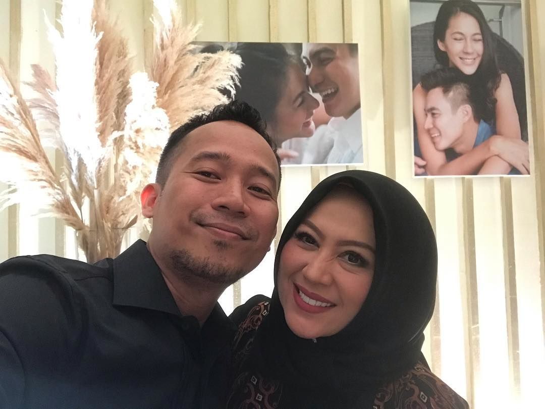 19 Gaya Para Artis saat Hadiri Resepsi Baim Wong dan Paula Verhoeven