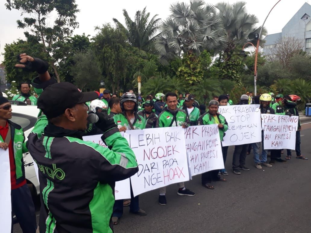 Driver Ojek Online di Surabaya Demo Tuntut Prabowo Minta Maaf