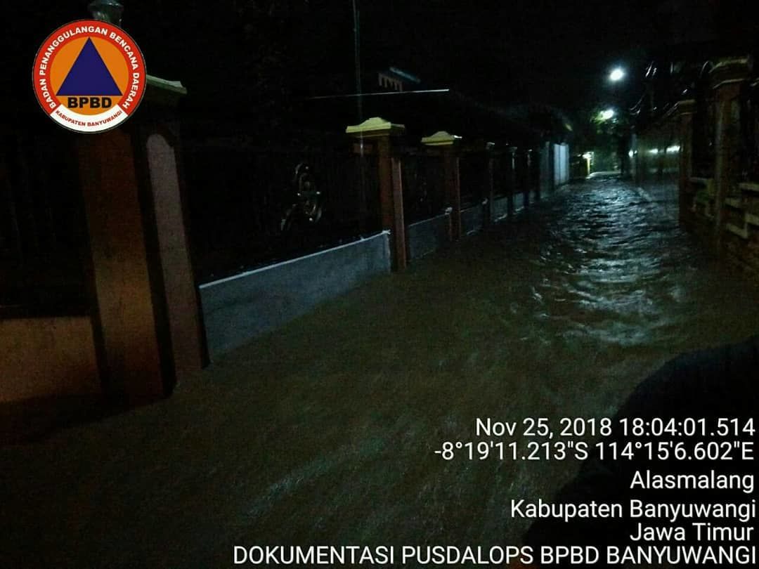 Sungai Badeng Meluap, Banyuwangi Dilanda Banjir Bandang
