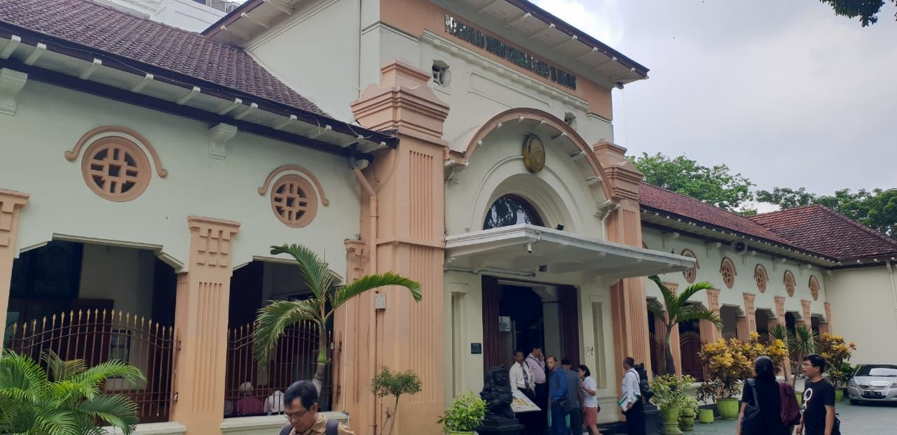 PN Surabaya Tanggapi Keinginan Kriss Hatta Nikah Beda Agama