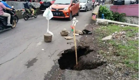 Pemkot Malang Sudah Tambal Jalan yang Berlubang Sedalam 30 Cm